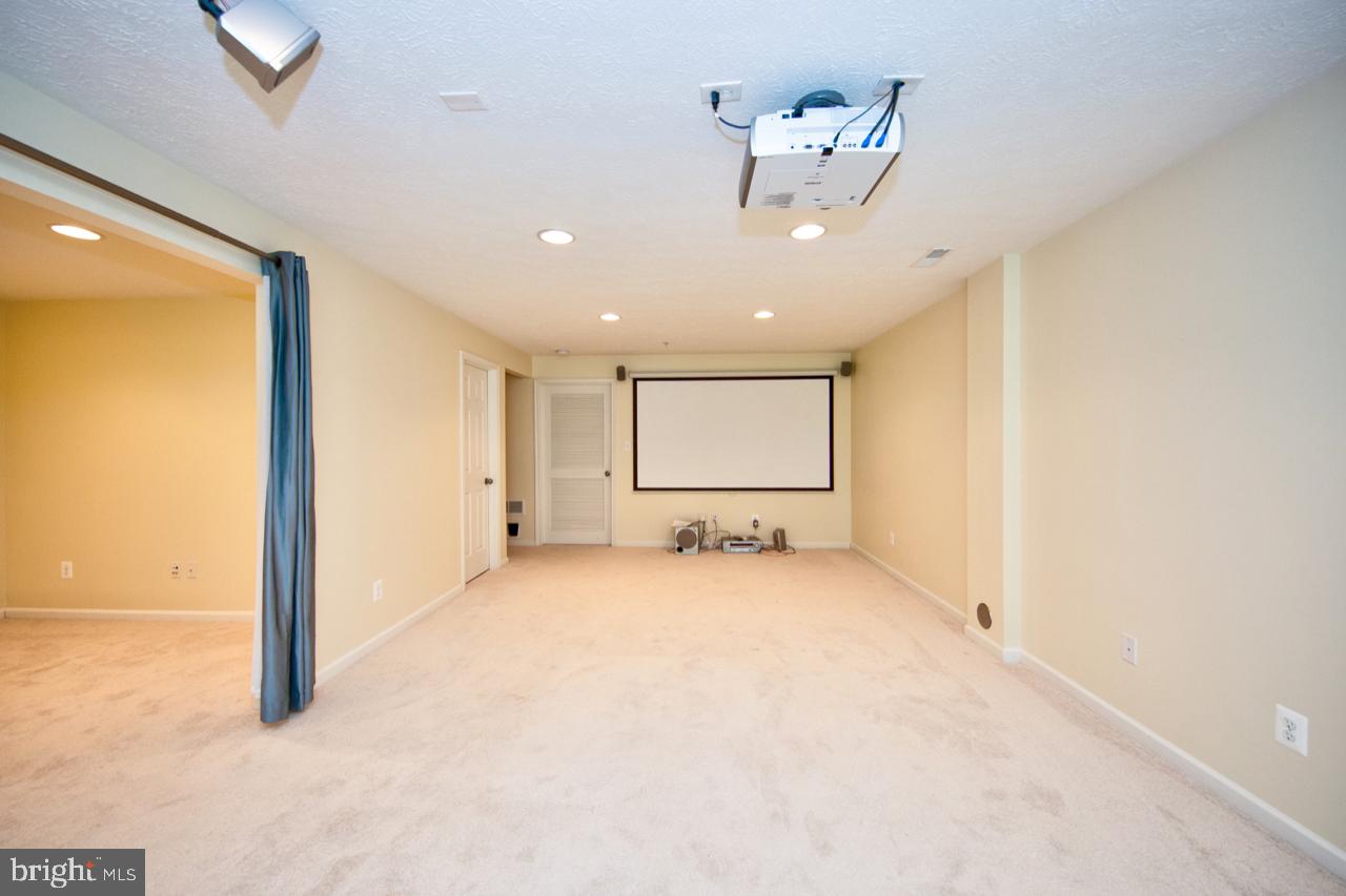 HOLLY WOODS - Residential