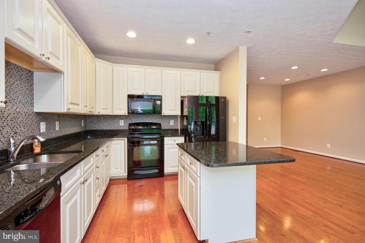 HOLLY WOODS - Residential