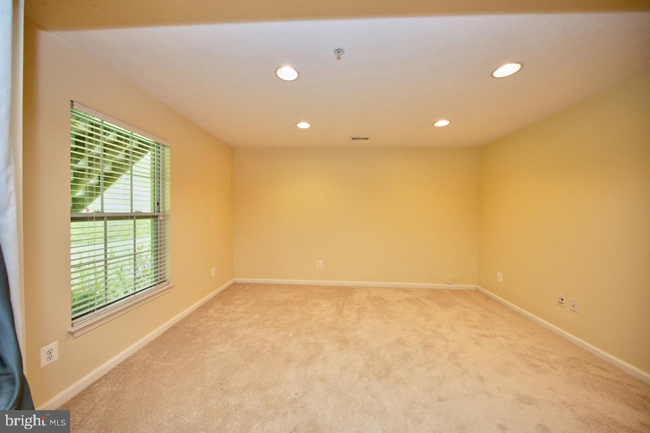 HOLLY WOODS - Residential