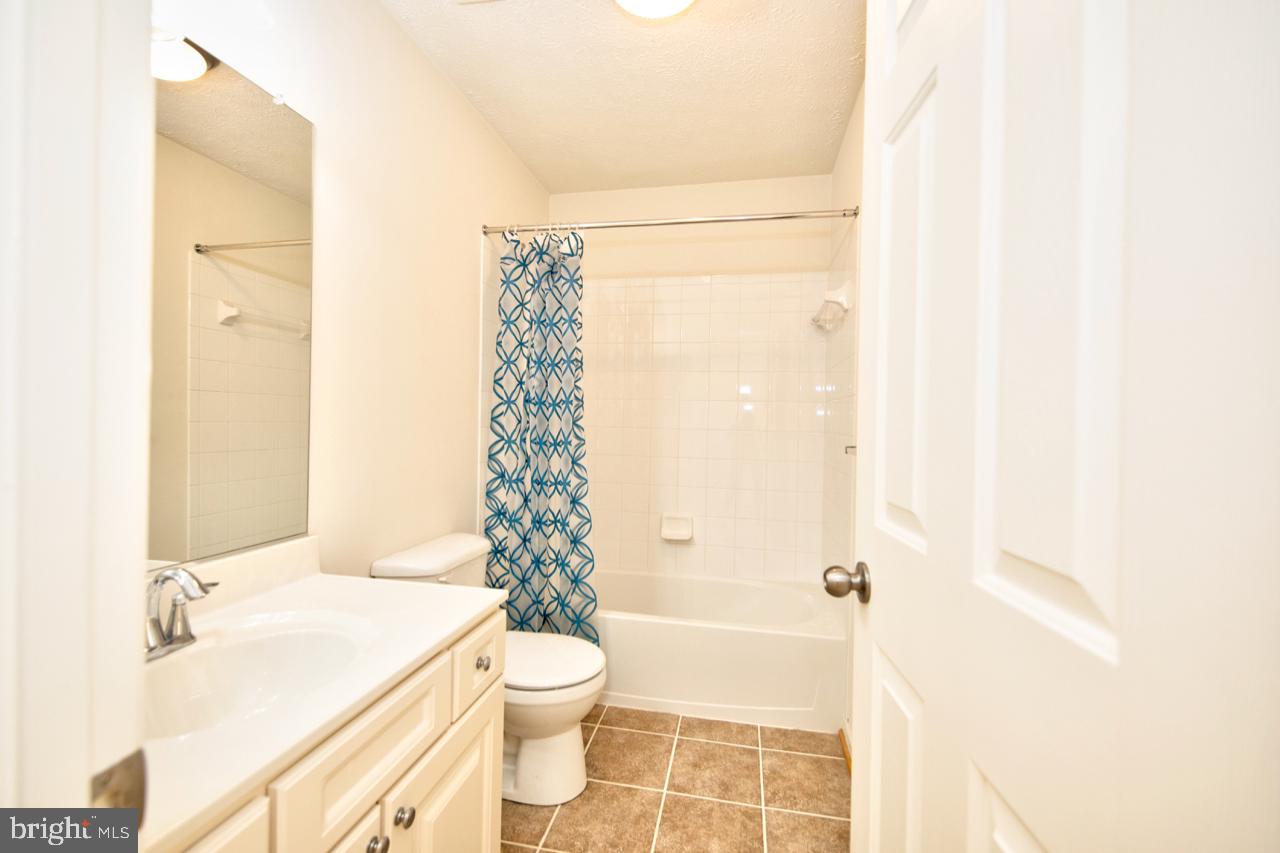 HOLLY WOODS - Residential