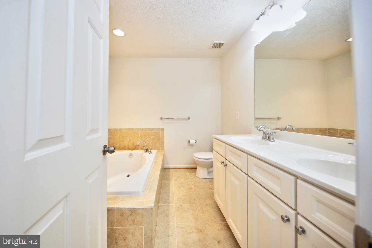 HOLLY WOODS - Residential