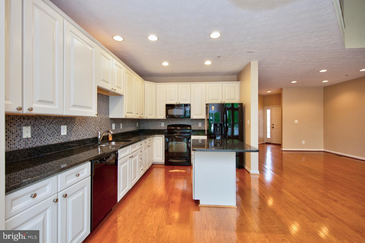 HOLLY WOODS - Residential