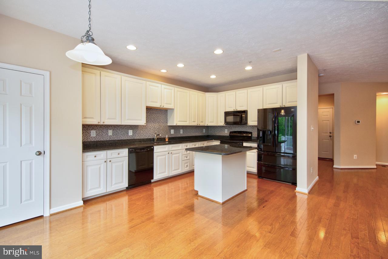 HOLLY WOODS - Residential