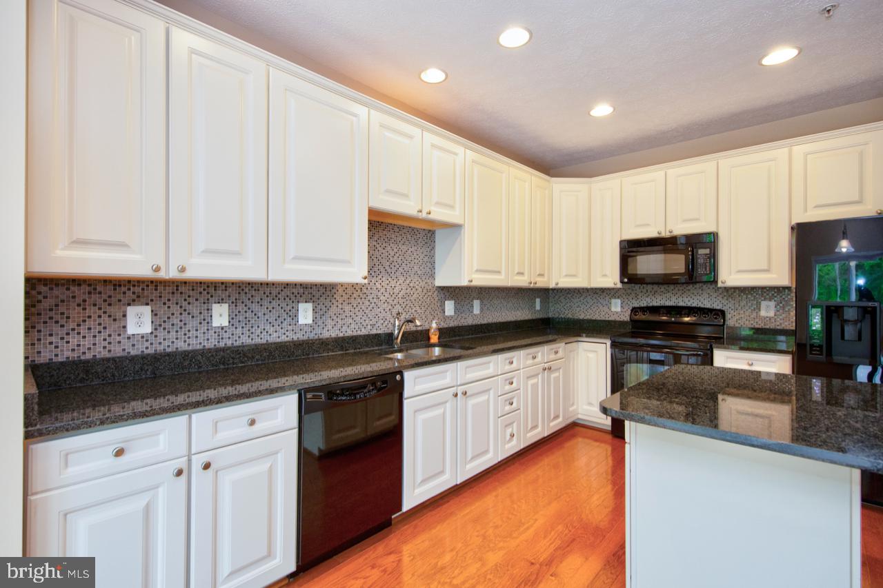 HOLLY WOODS - Residential