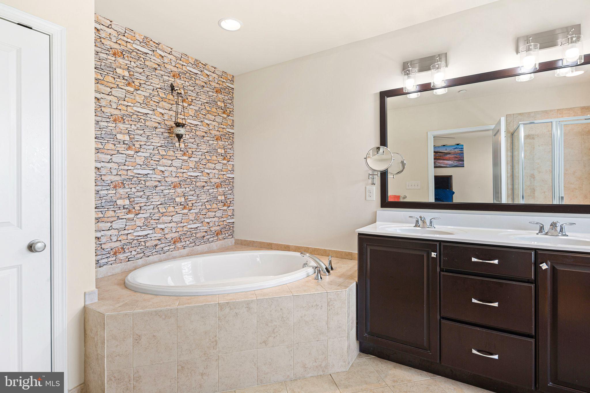 RAVENSCLIFF - Residential