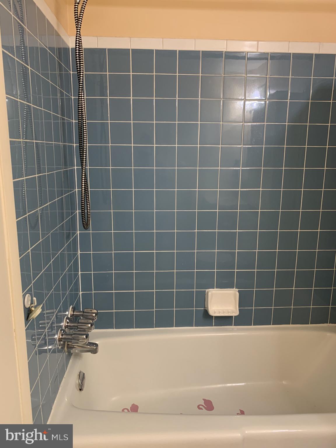 LAFAYETTE PARK CONDOMINIUM - Residential Lease