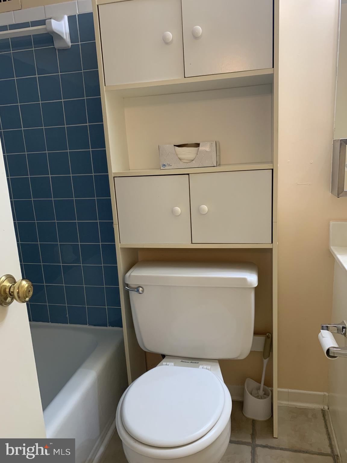 LAFAYETTE PARK CONDOMINIUM - Residential Lease