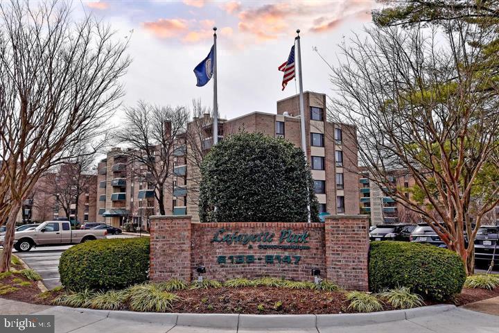 LAFAYETTE PARK CONDOMINIUM - Residential Lease