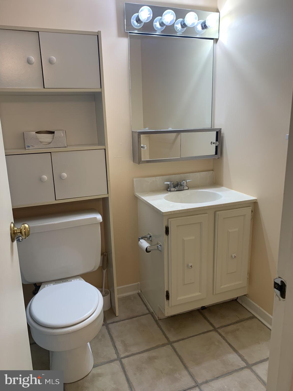 LAFAYETTE PARK CONDOMINIUM - Residential Lease