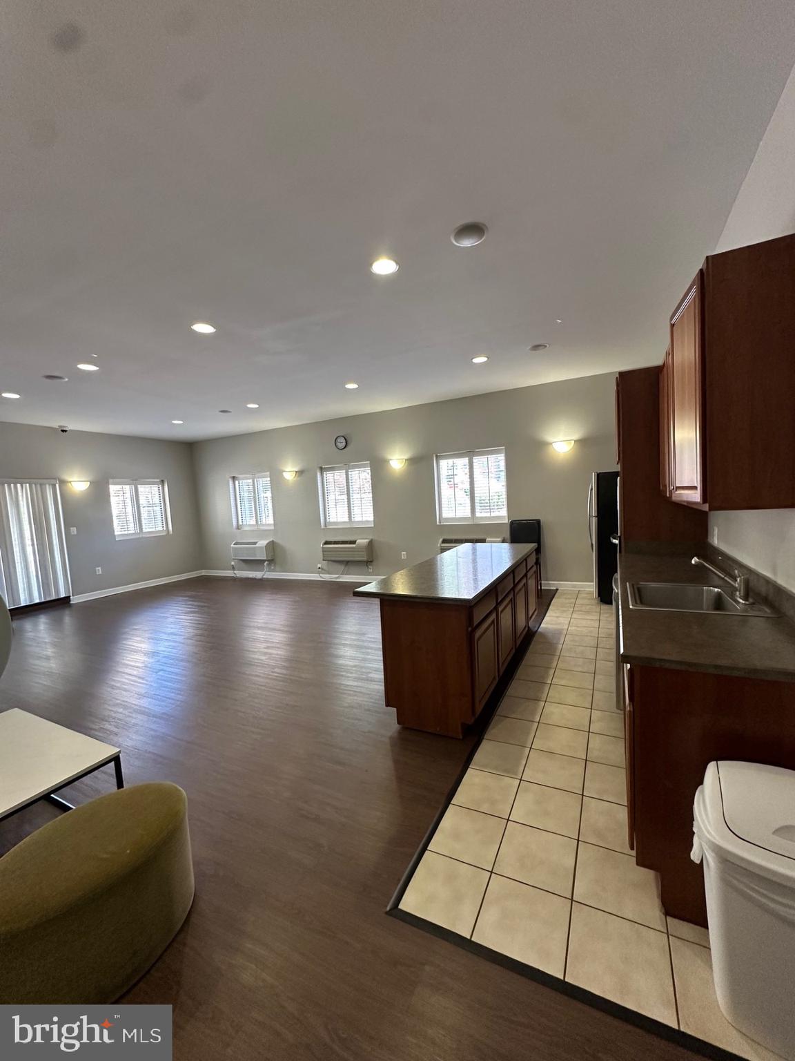 LAFAYETTE PARK CONDOMINIUM - Residential Lease