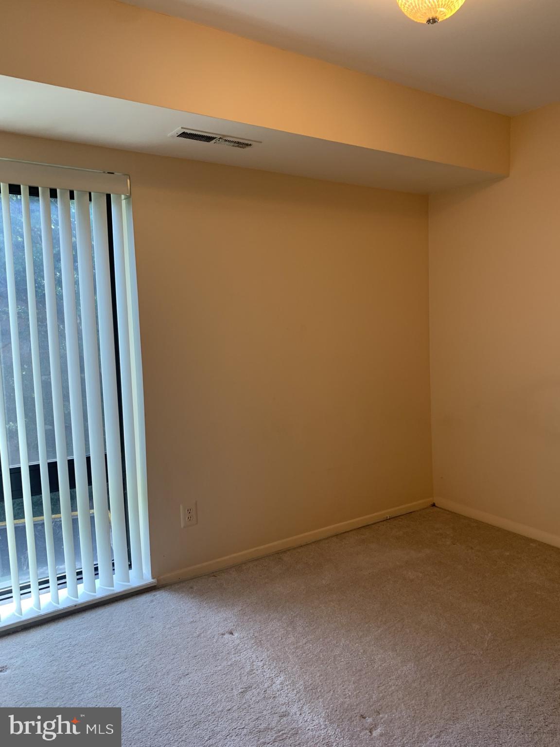 LAFAYETTE PARK CONDOMINIUM - Residential Lease