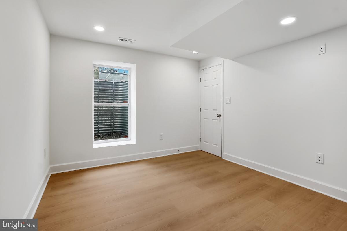 TYSONS GREEN - Residential Lease