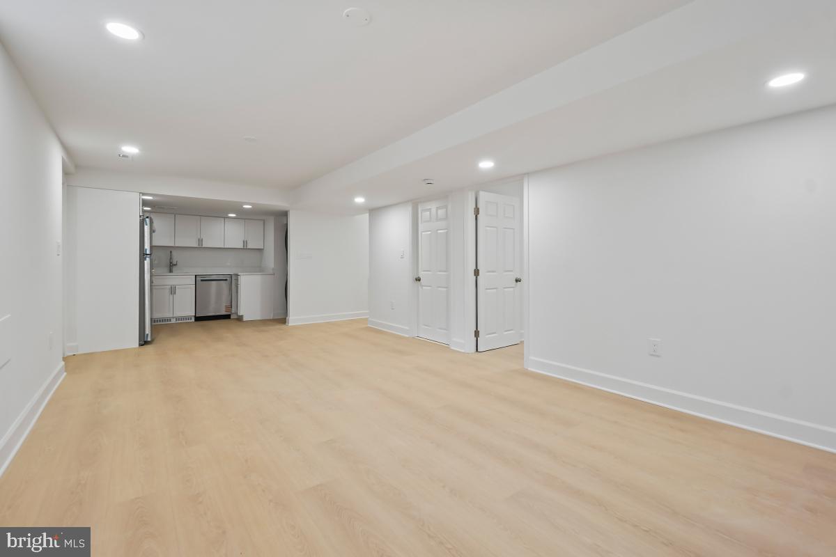 TYSONS GREEN - Residential Lease