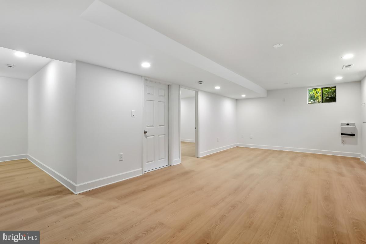 TYSONS GREEN - Residential Lease