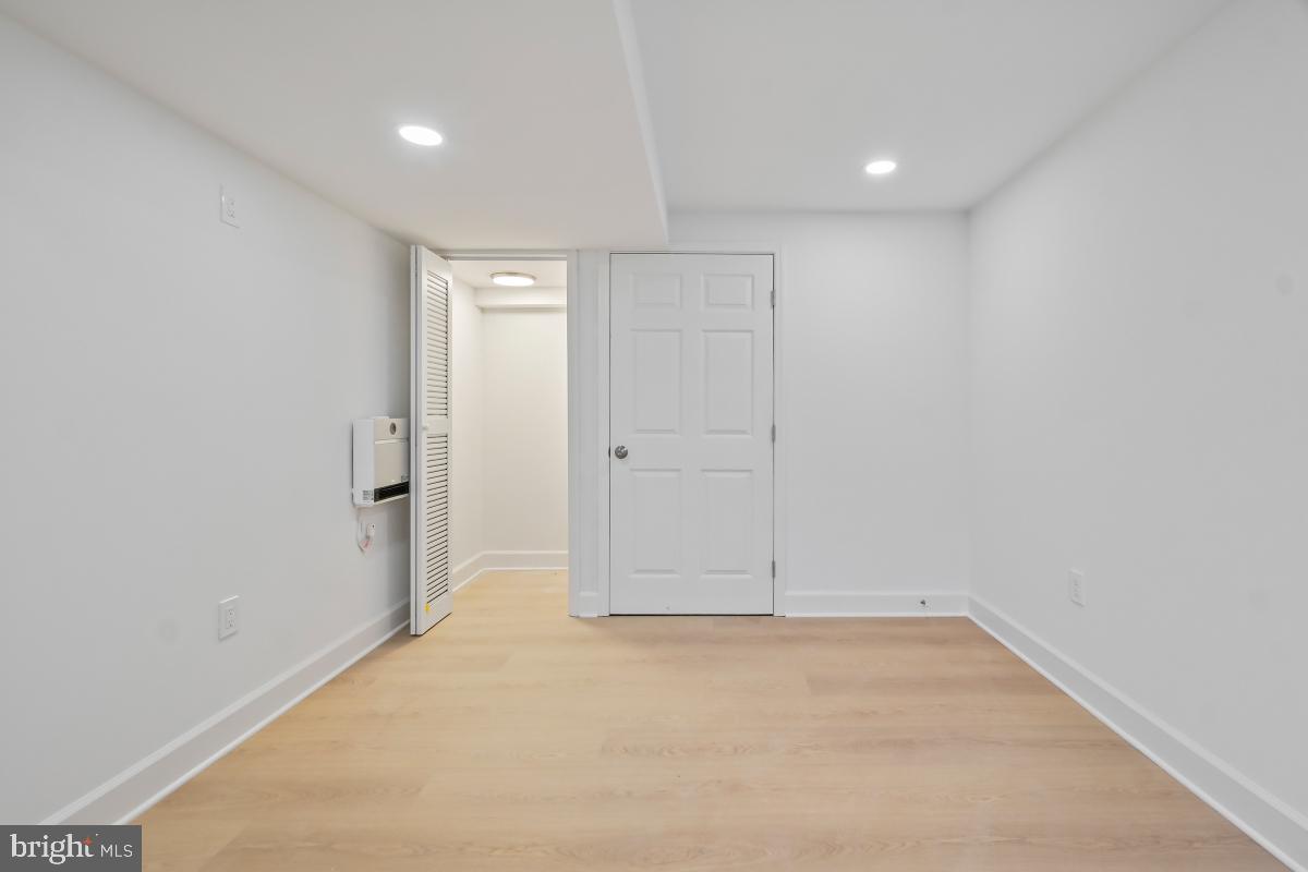 TYSONS GREEN - Residential Lease