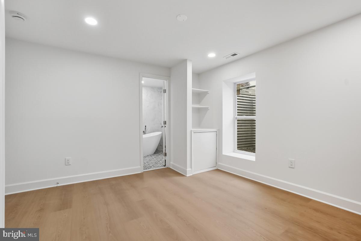 TYSONS GREEN - Residential Lease