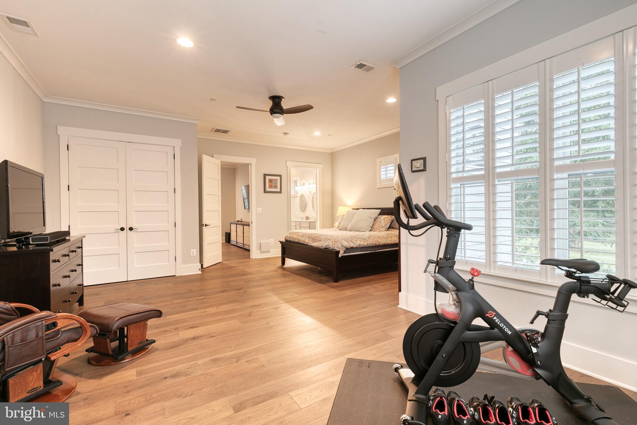 VILLAGE GREEN - Residential