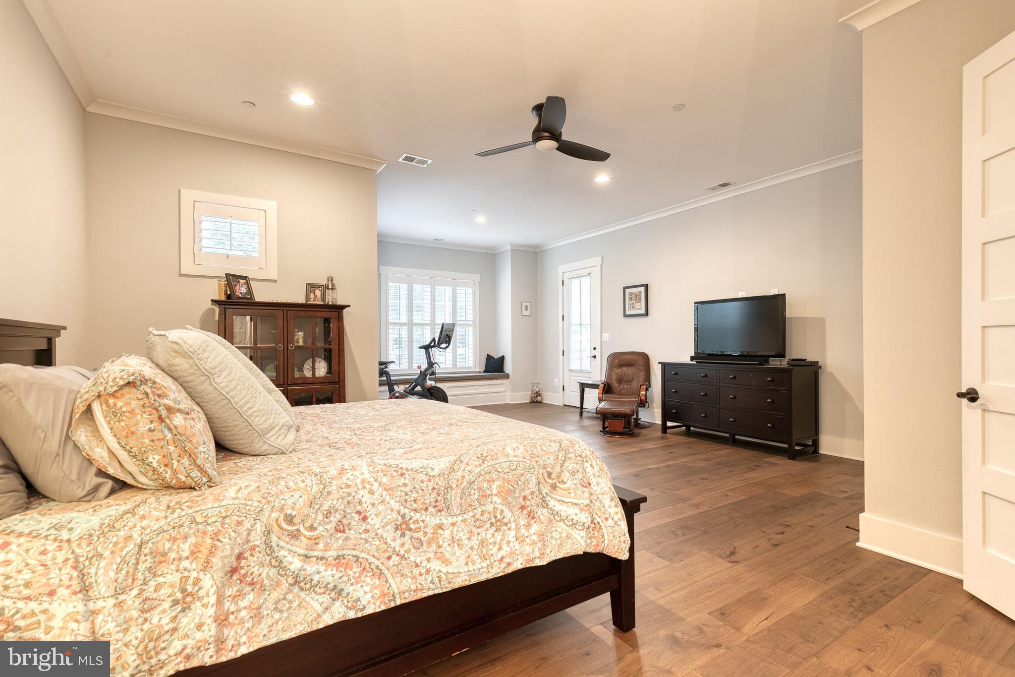 VILLAGE GREEN - Residential