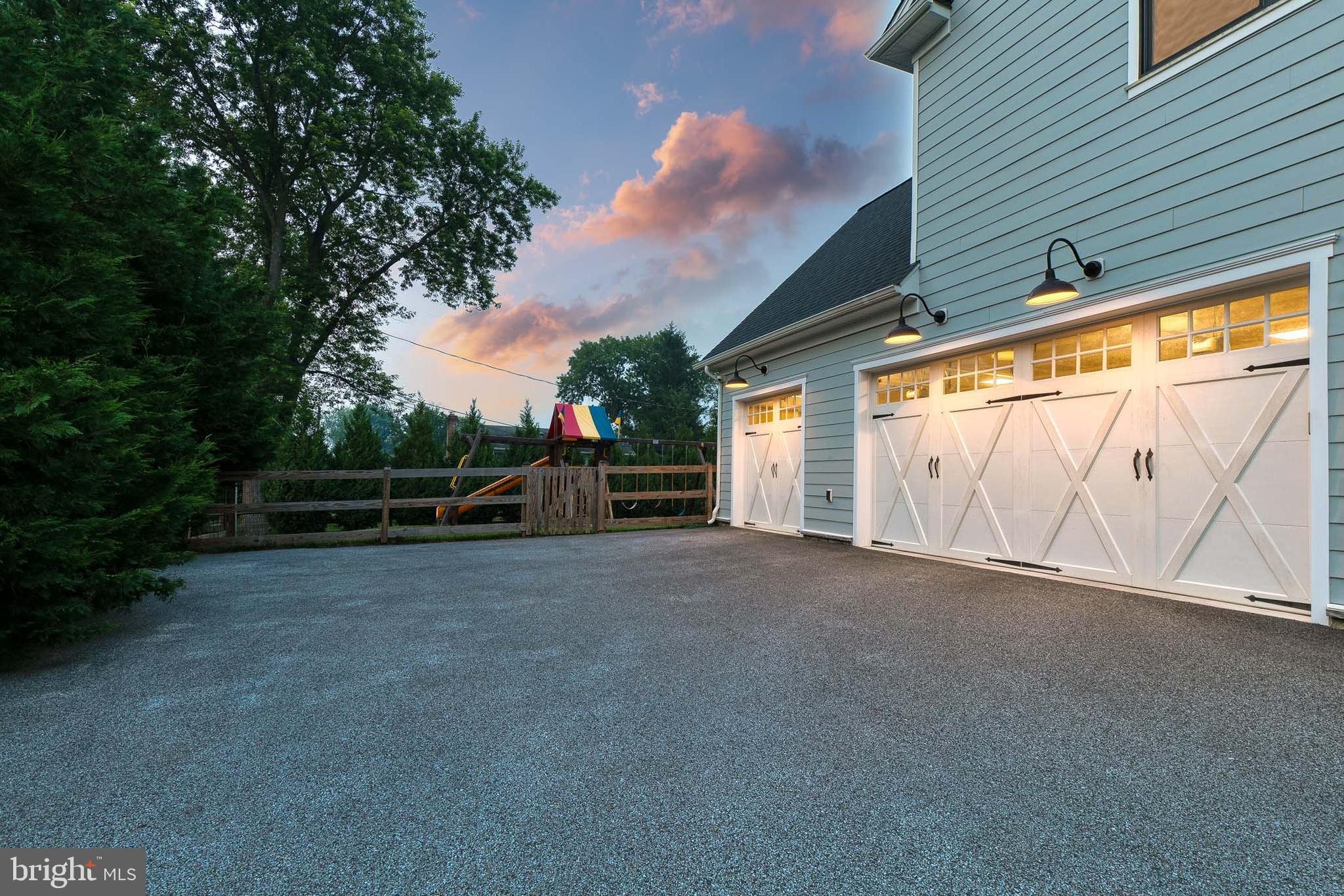 VILLAGE GREEN - Residential