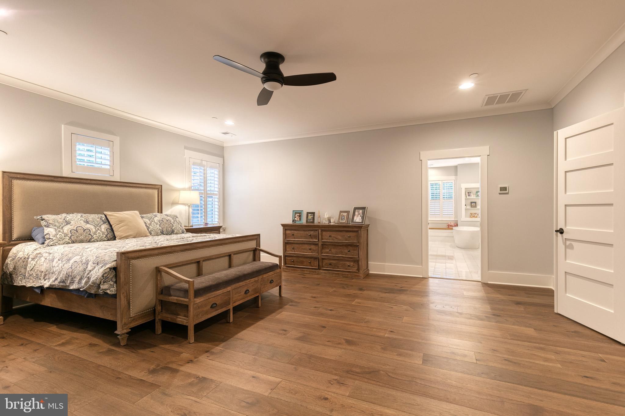 VILLAGE GREEN - Residential