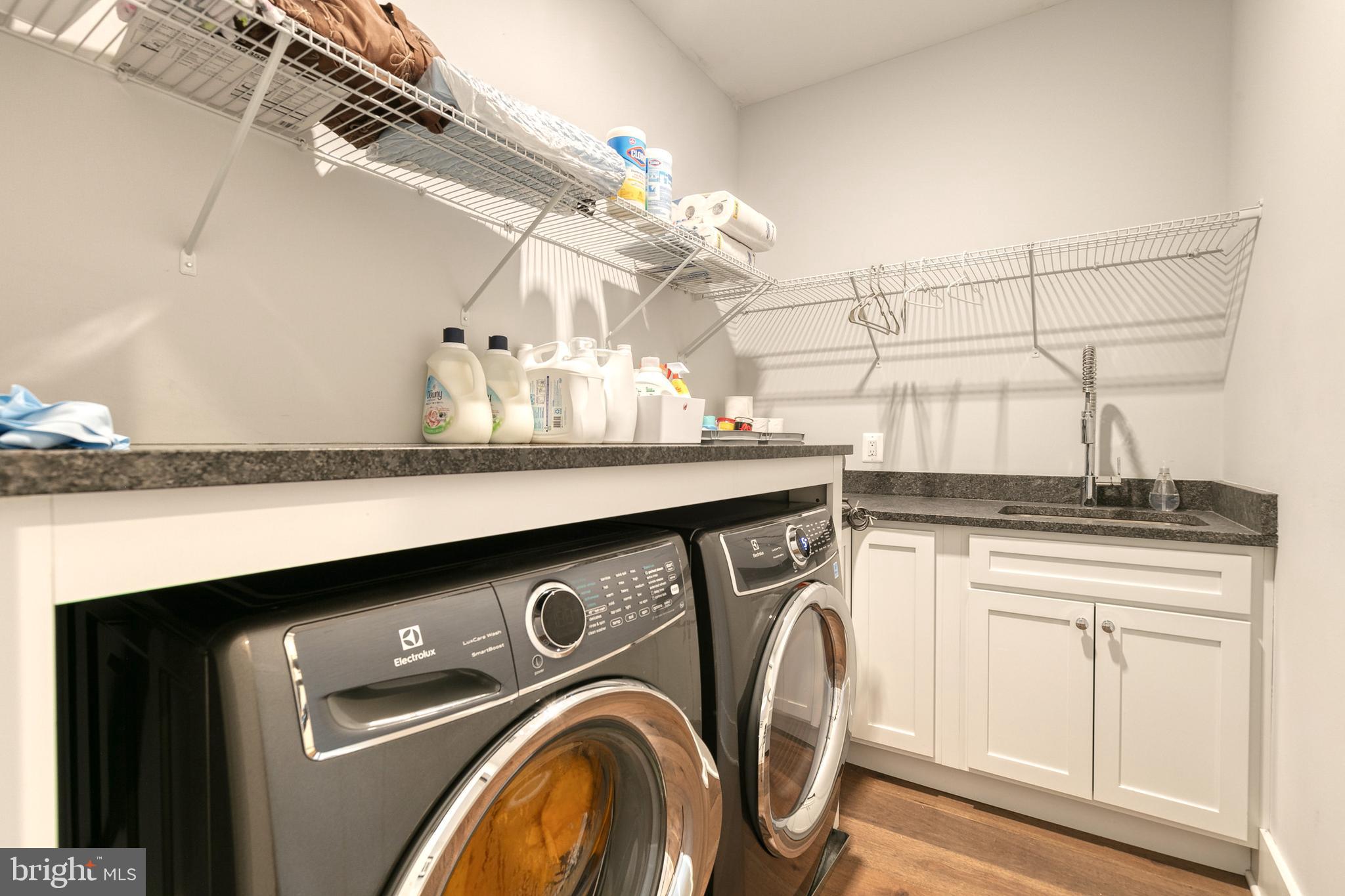 VILLAGE GREEN - Residential