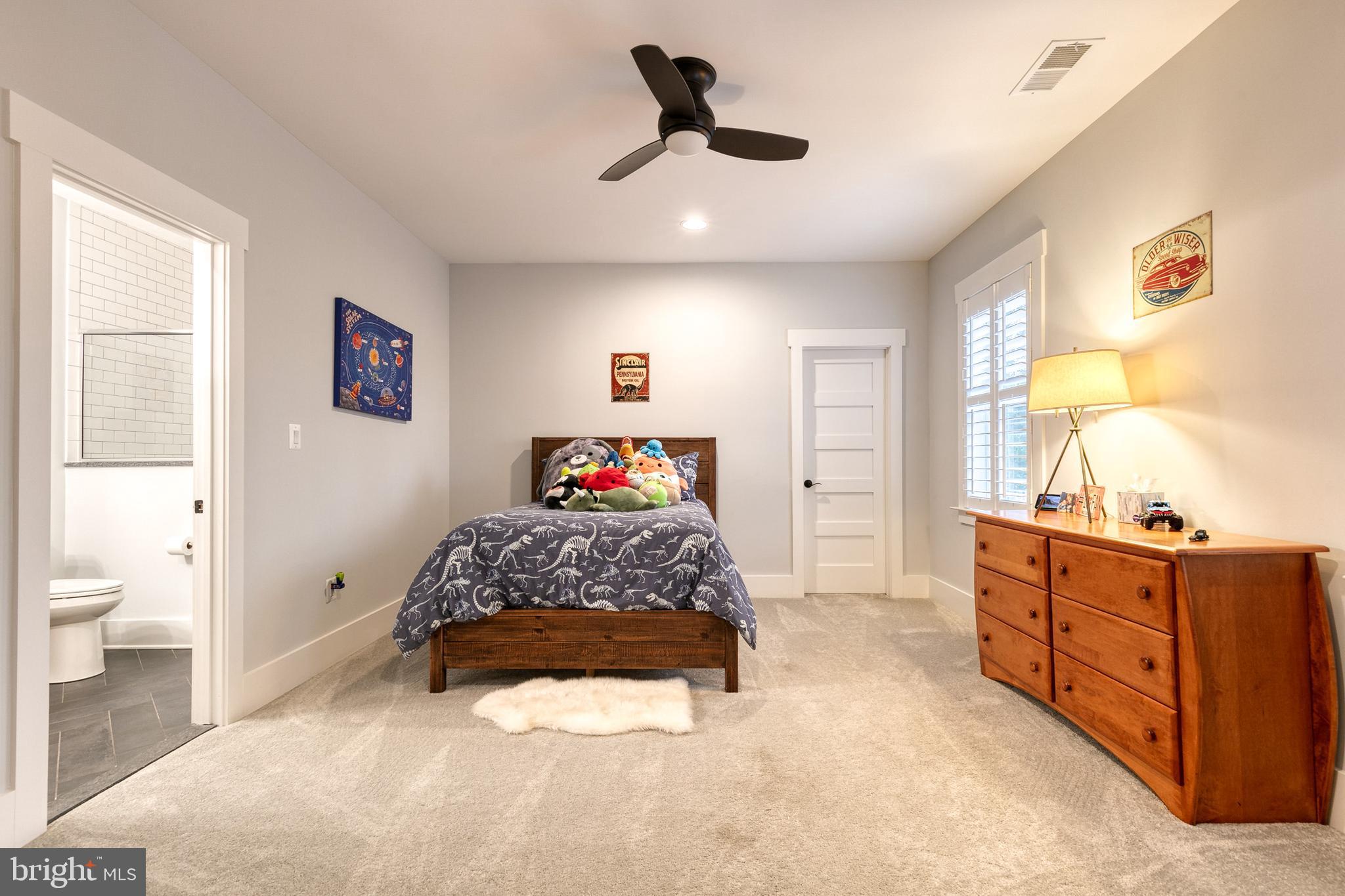 VILLAGE GREEN - Residential