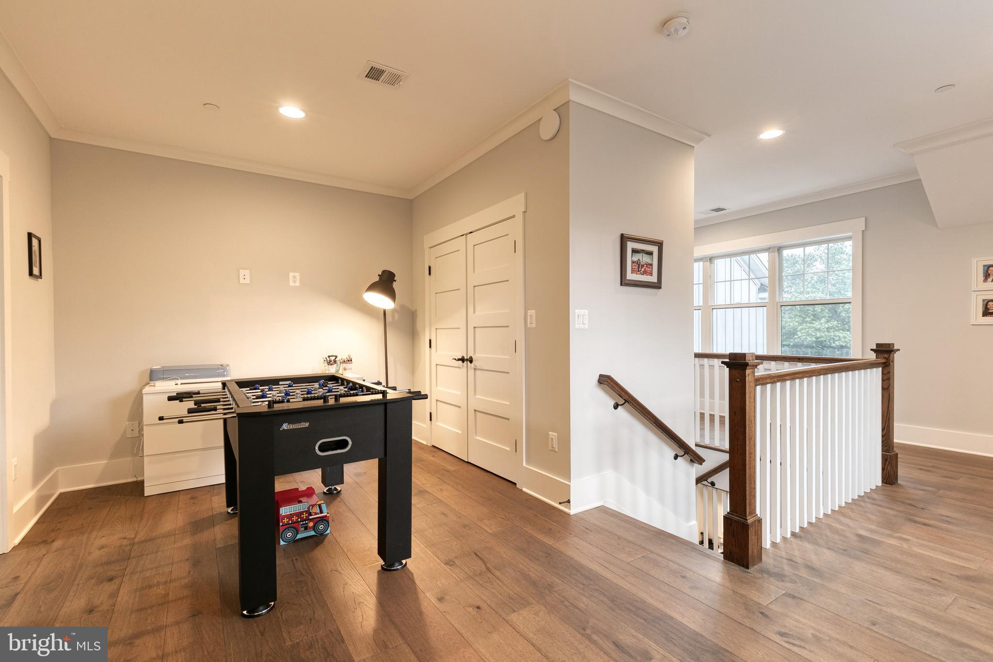 VILLAGE GREEN - Residential