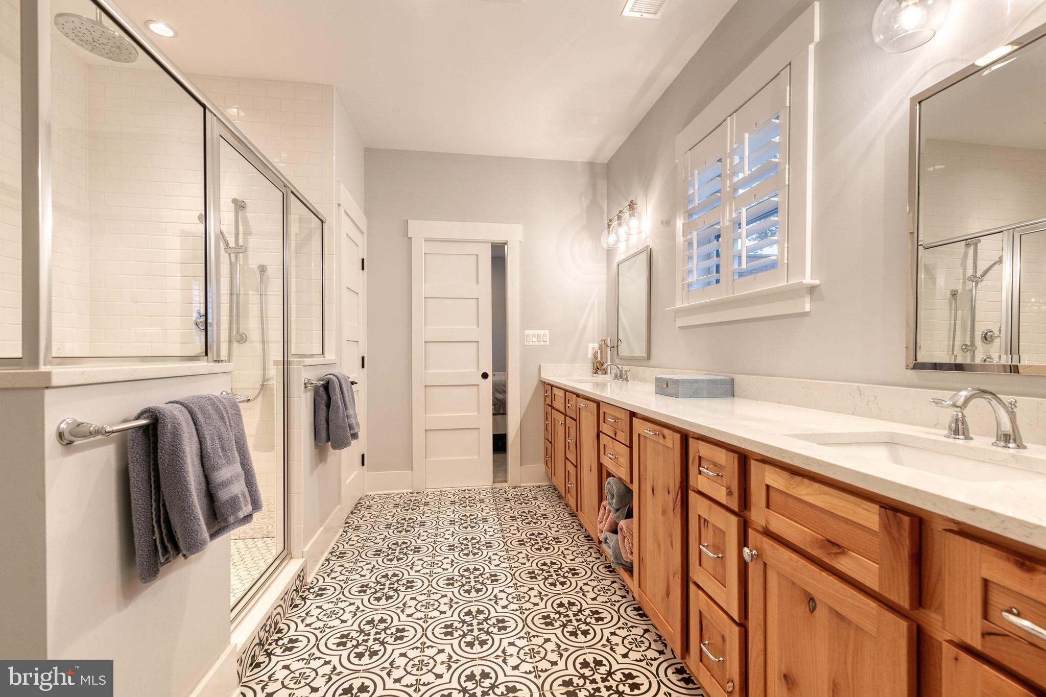 VILLAGE GREEN - Residential