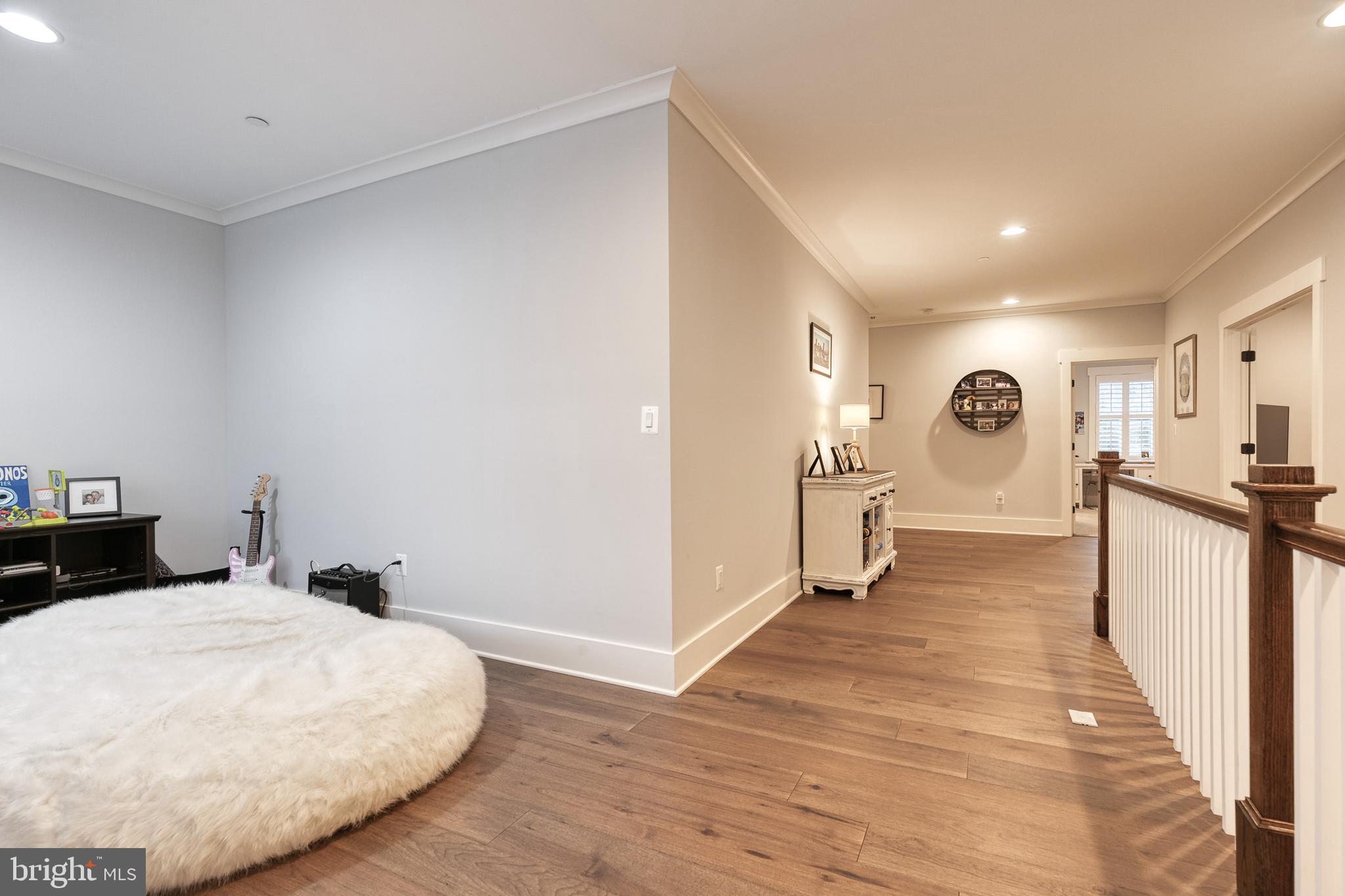 VILLAGE GREEN - Residential