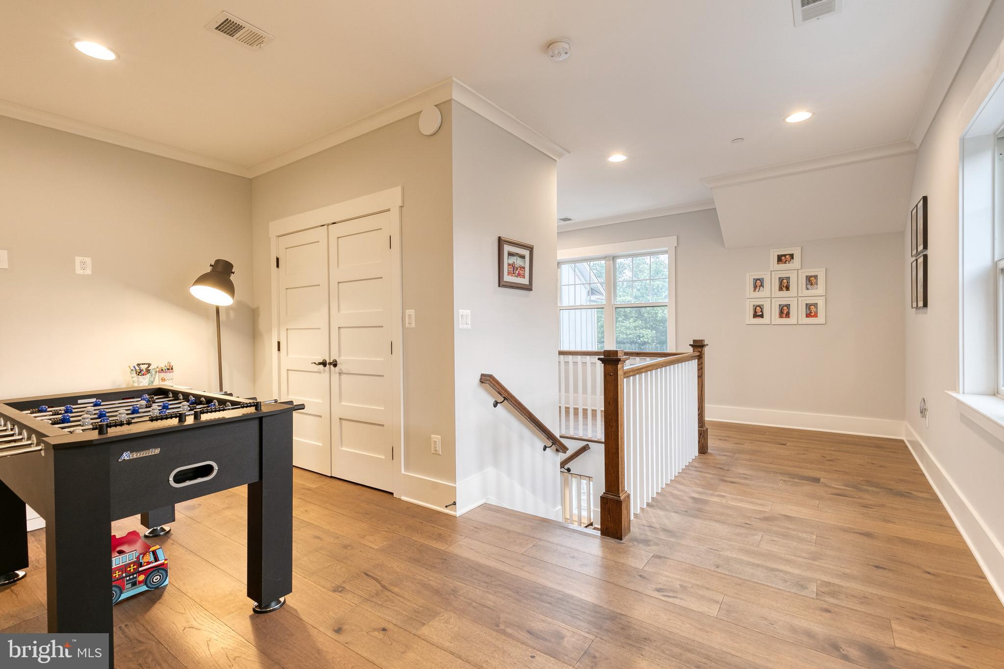 VILLAGE GREEN - Residential