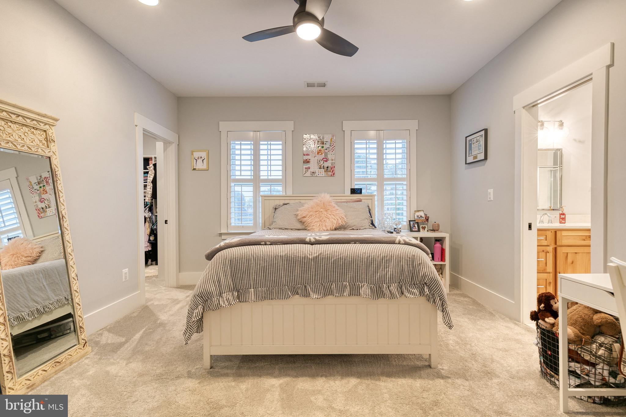 VILLAGE GREEN - Residential