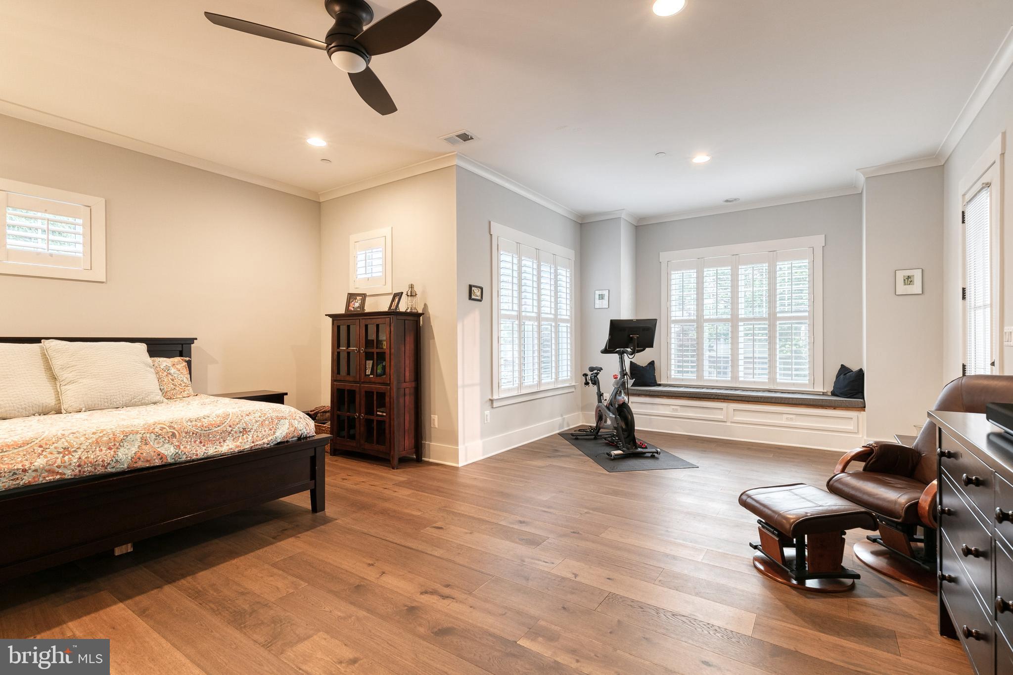 VILLAGE GREEN - Residential