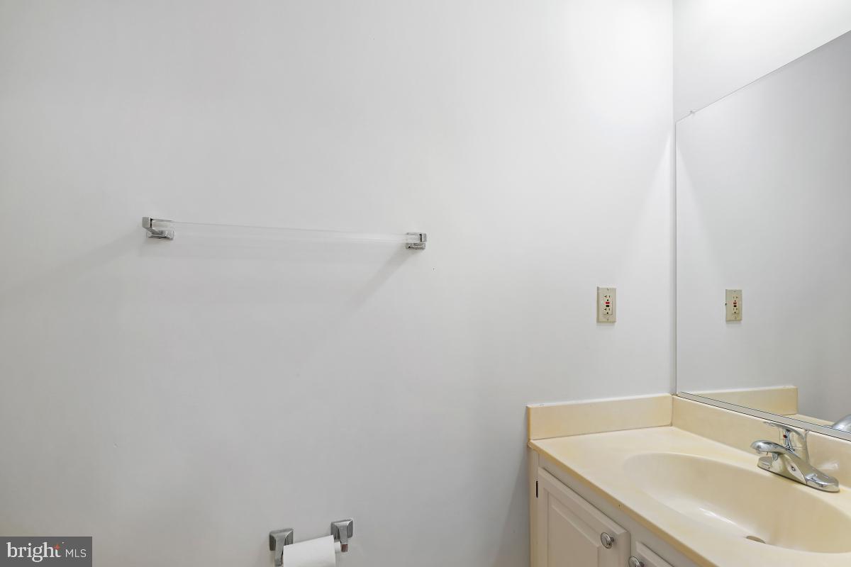 WOODLAND HILLS - Residential