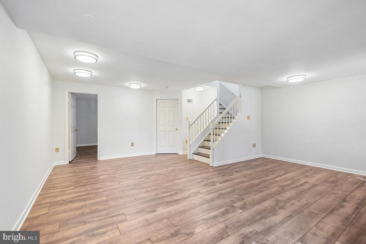 WOODLAND HILLS - Residential