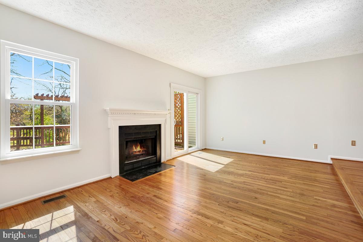 WOODLAND HILLS - Residential