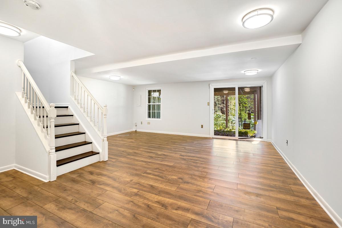 WOODLAND HILLS - Residential