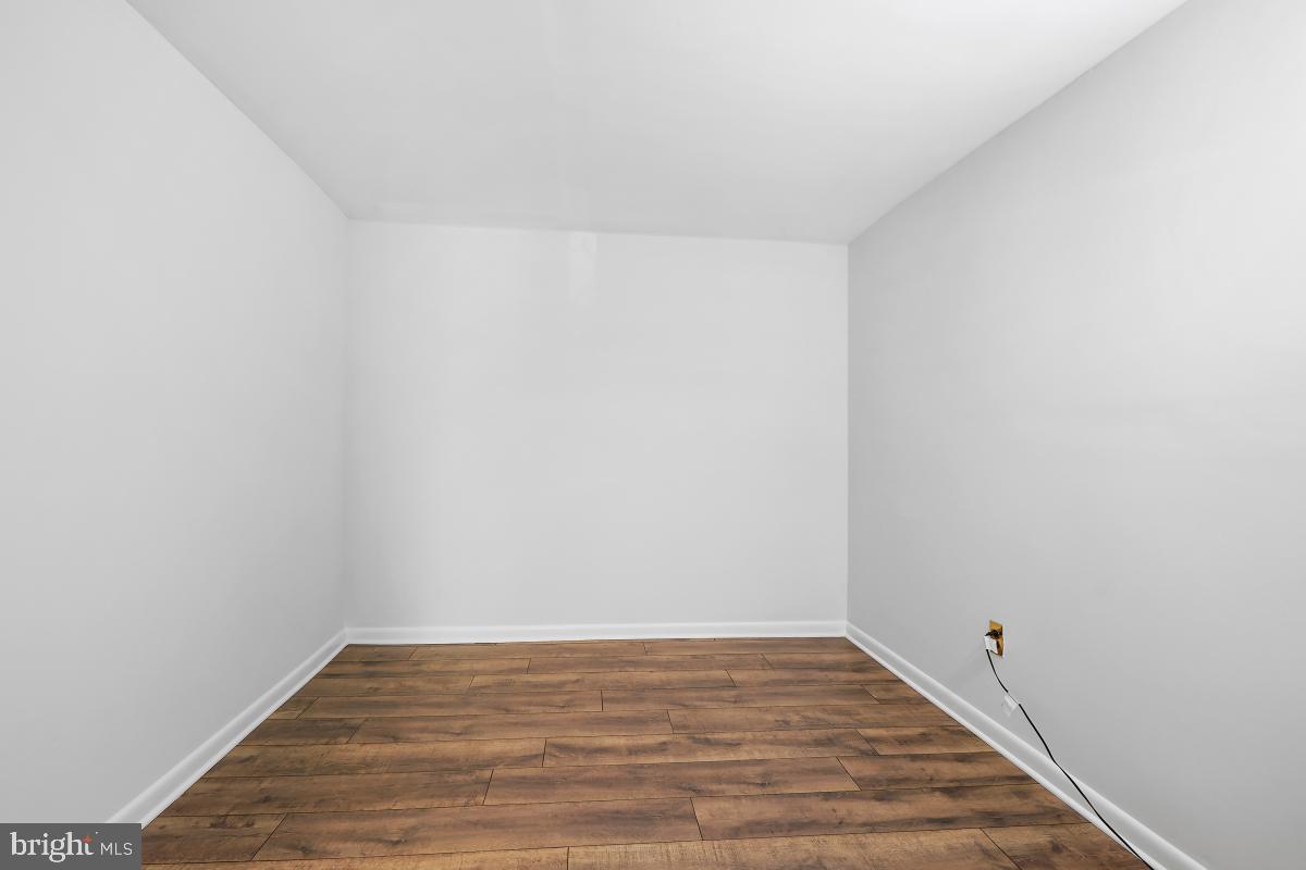 WOODLAND HILLS - Residential