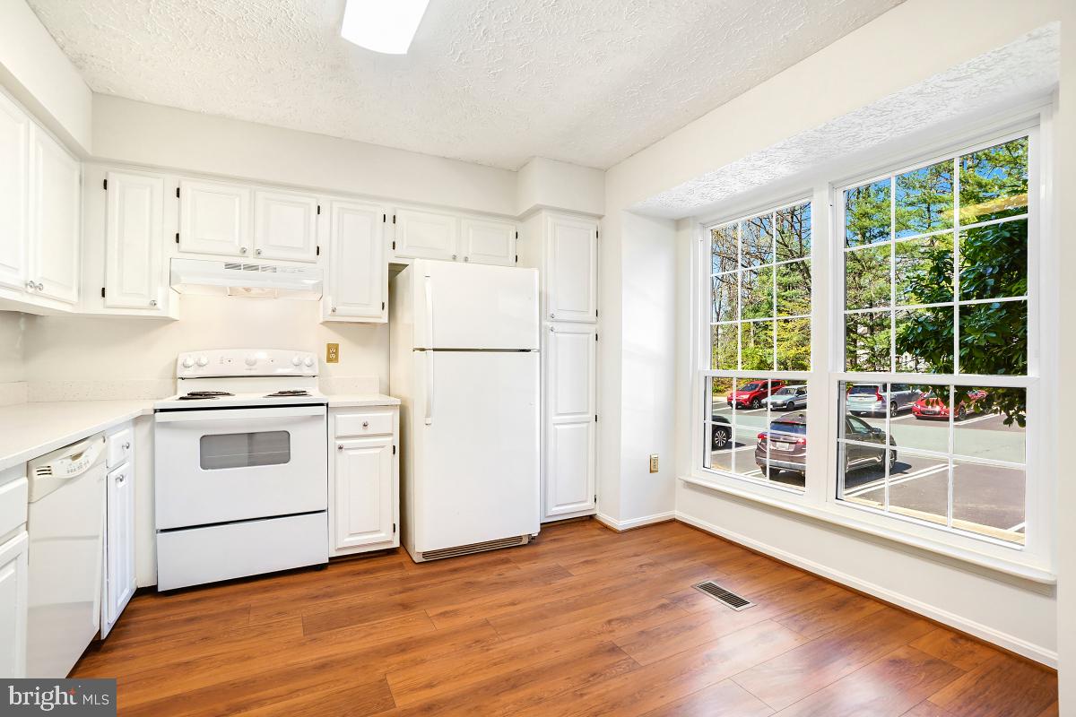 WOODLAND HILLS - Residential