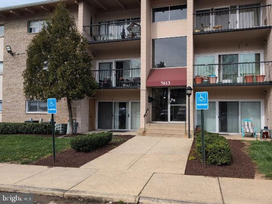 Lovely ground floor 2 bedroom unit with lots of light and patio walkout for easy access. New kitchen remodel with new stainless appliances and quartz countertop. Custom bathroom with new tiling and upgraded fixtures.
