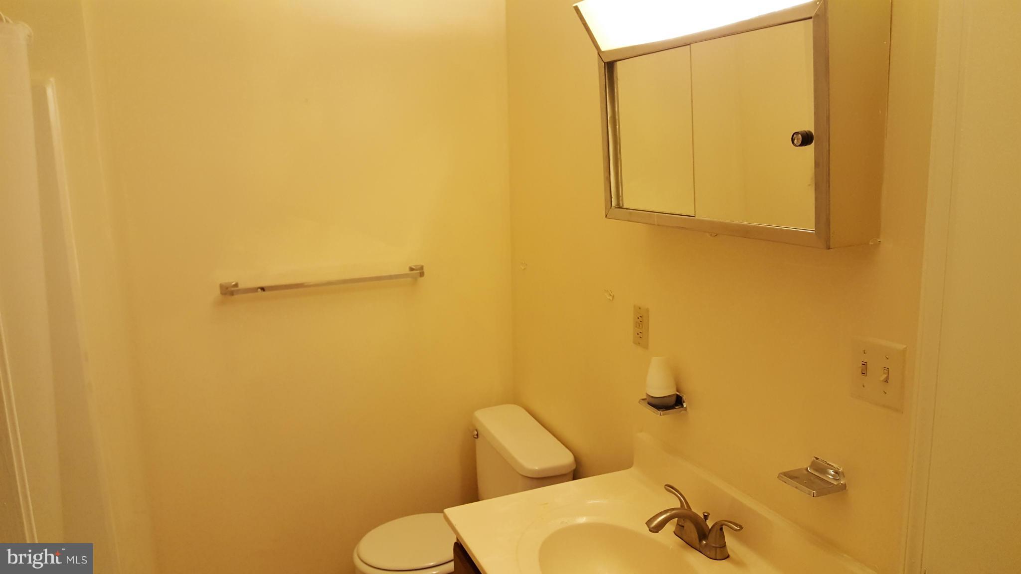 LONDON WOODS - Residential Lease