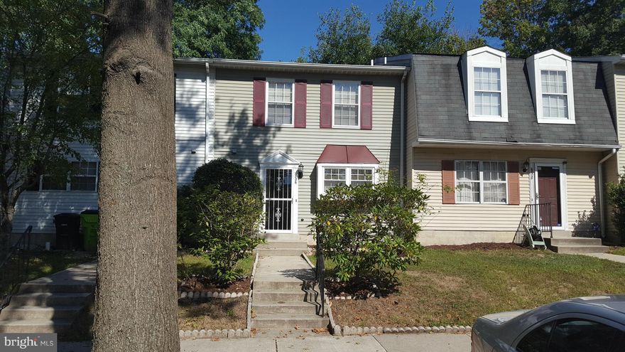 Well maintained 2 level town home. Features 3 bed rooms with 1 full and 1 half bath. Separate dining room. Walk out to fenced yard. Washer and Dryer! Included. Housing choice vouchers welcomed!