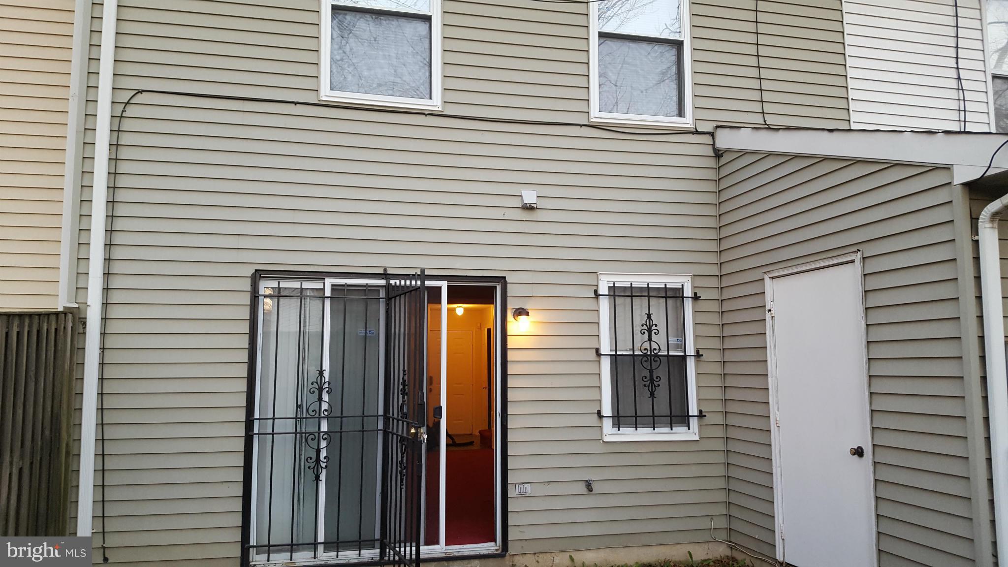 LONDON WOODS - Residential Lease