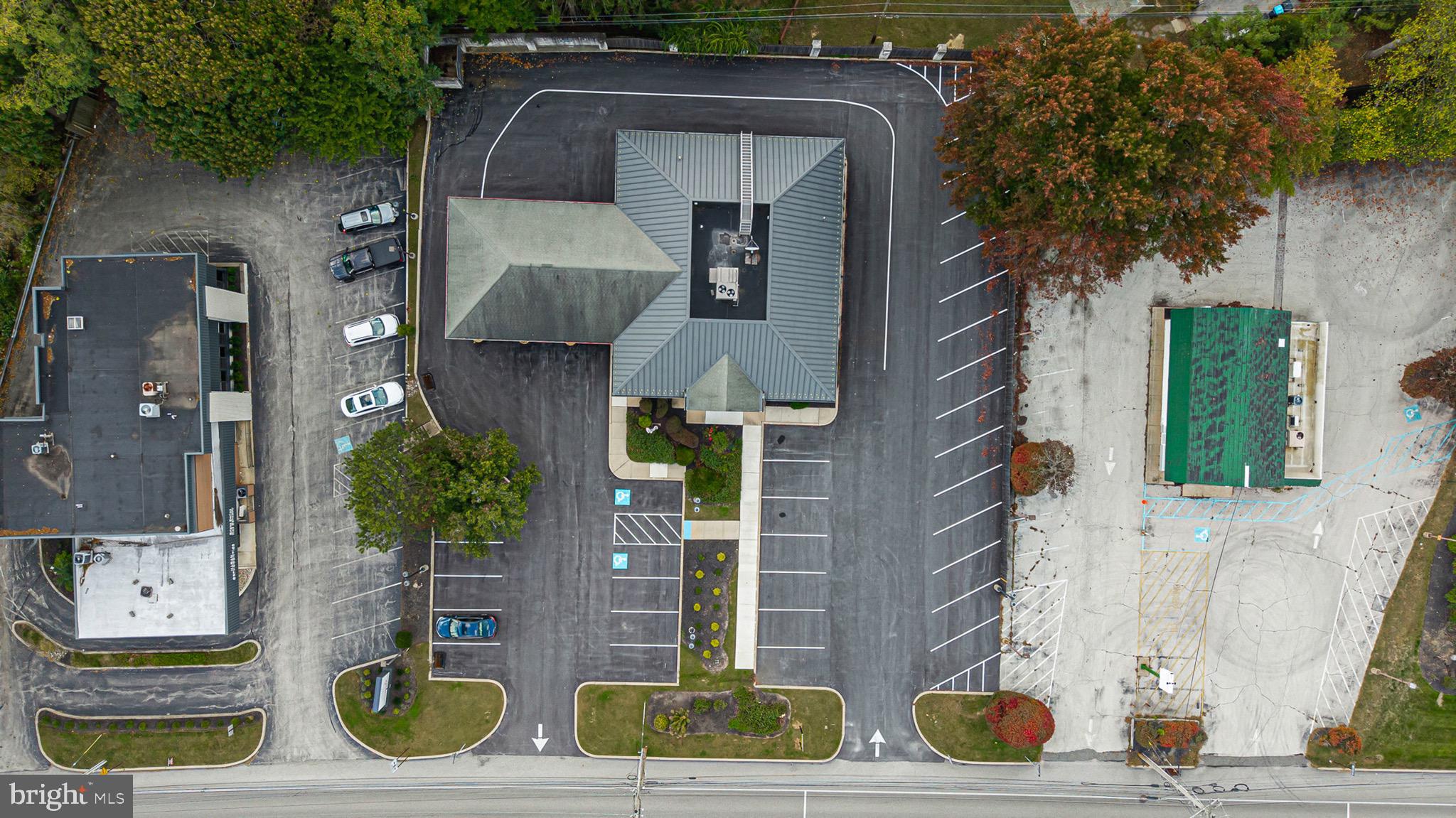 414 W LANCASTER AVENUE