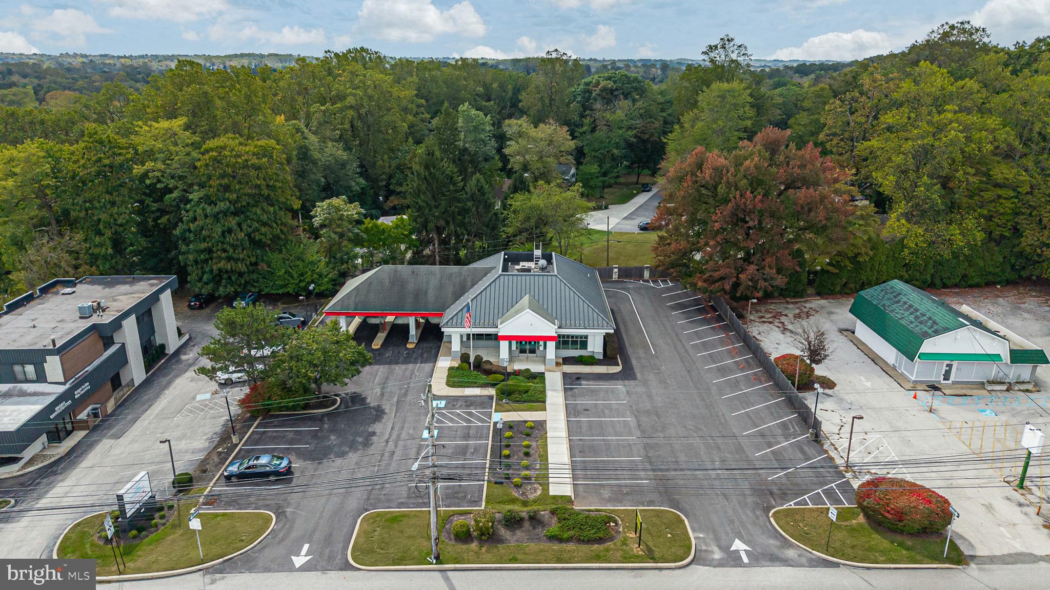 414 W LANCASTER AVENUE