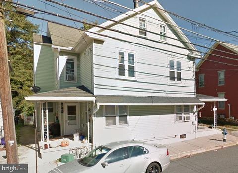 Photo of 145 W HIGH ST, ELIZABETHTOWN, PA 17022 (MLS # PALA2026212)