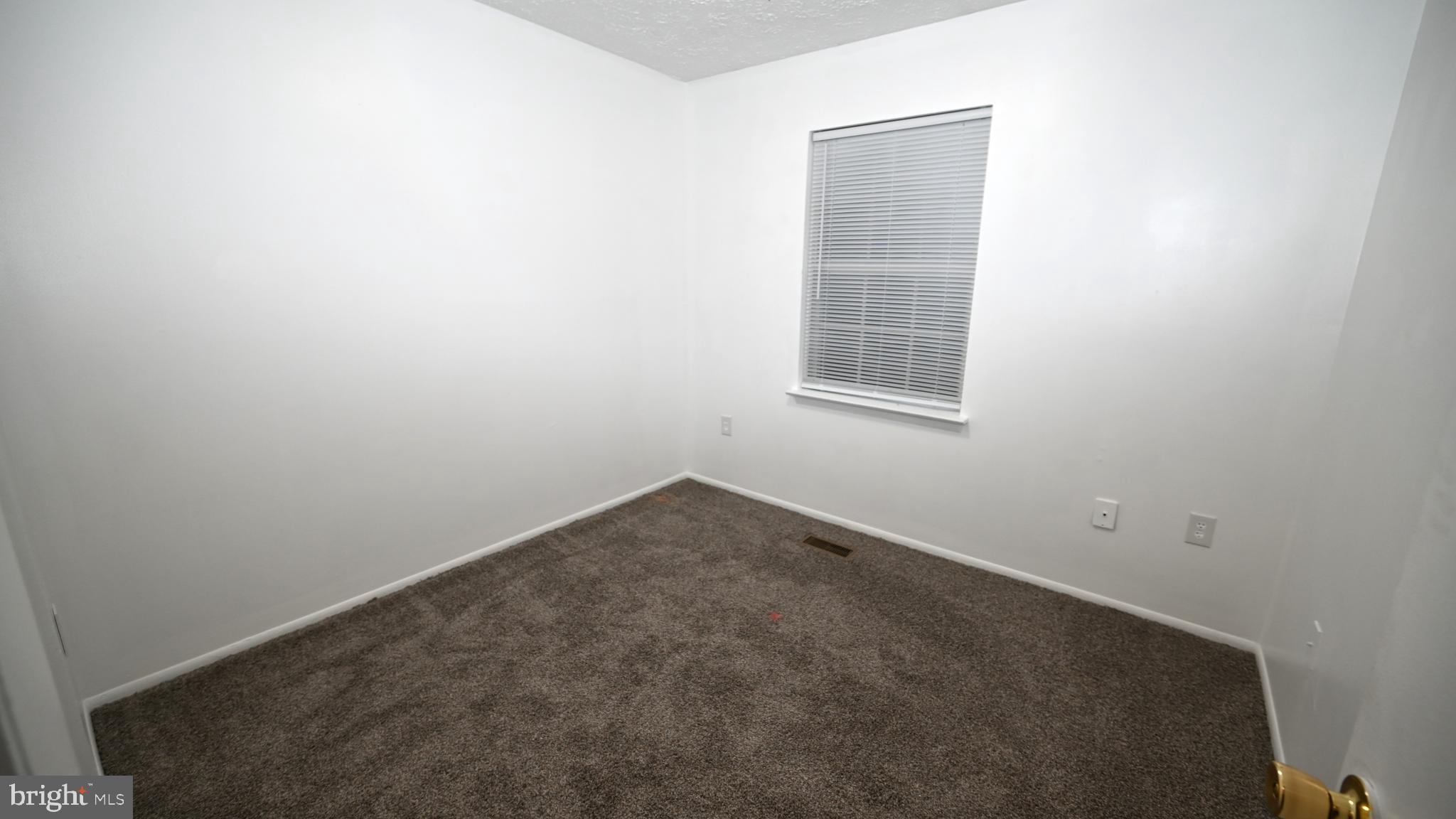 WHITE OAK VILLAGE SUB - Residential Lease