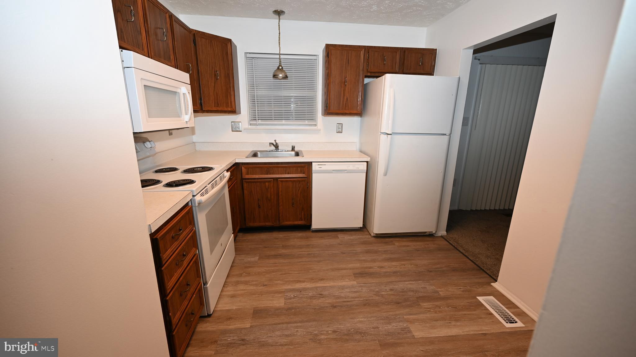 WHITE OAK VILLAGE SUB - Residential Lease
