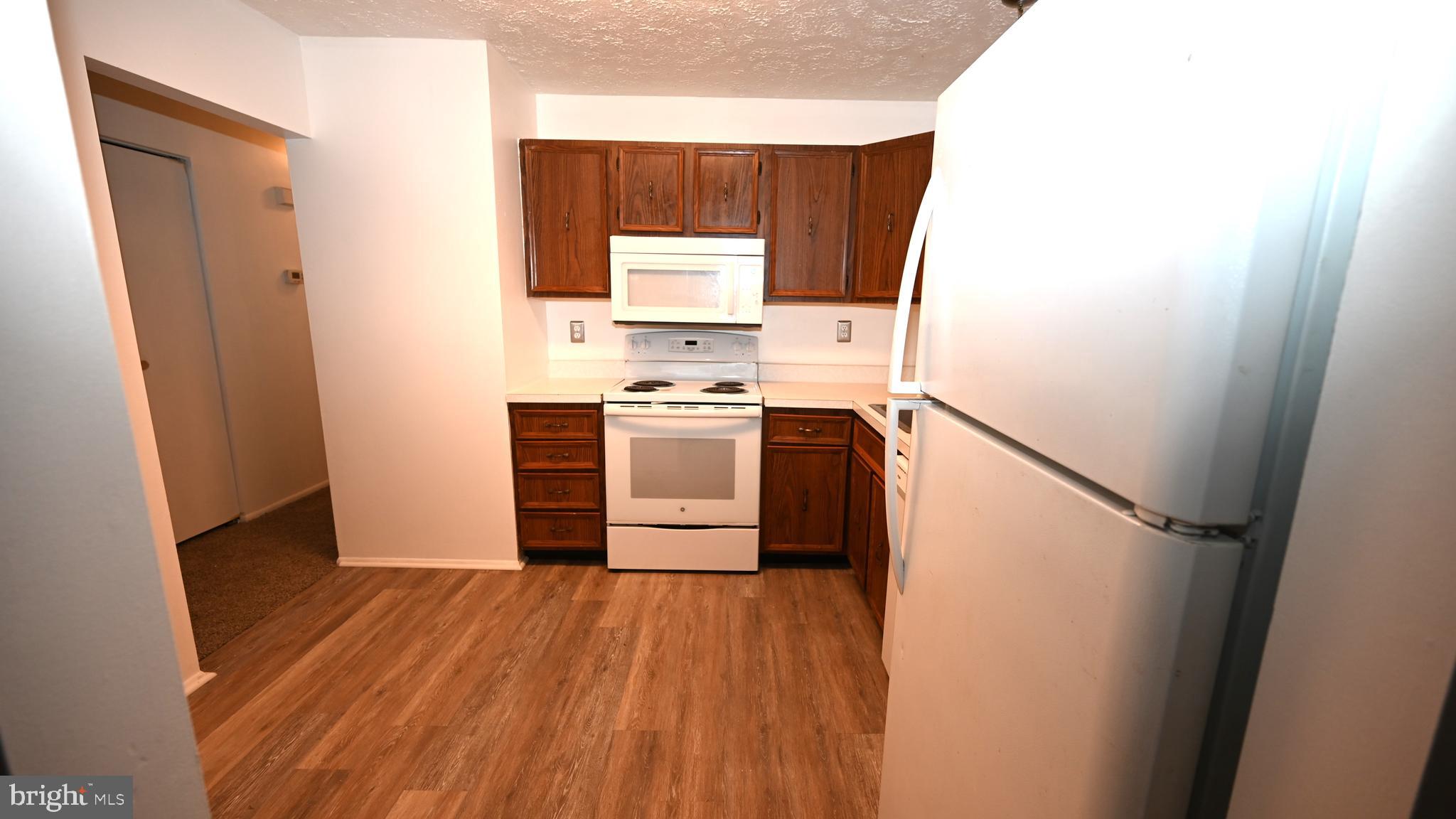 WHITE OAK VILLAGE SUB - Residential Lease