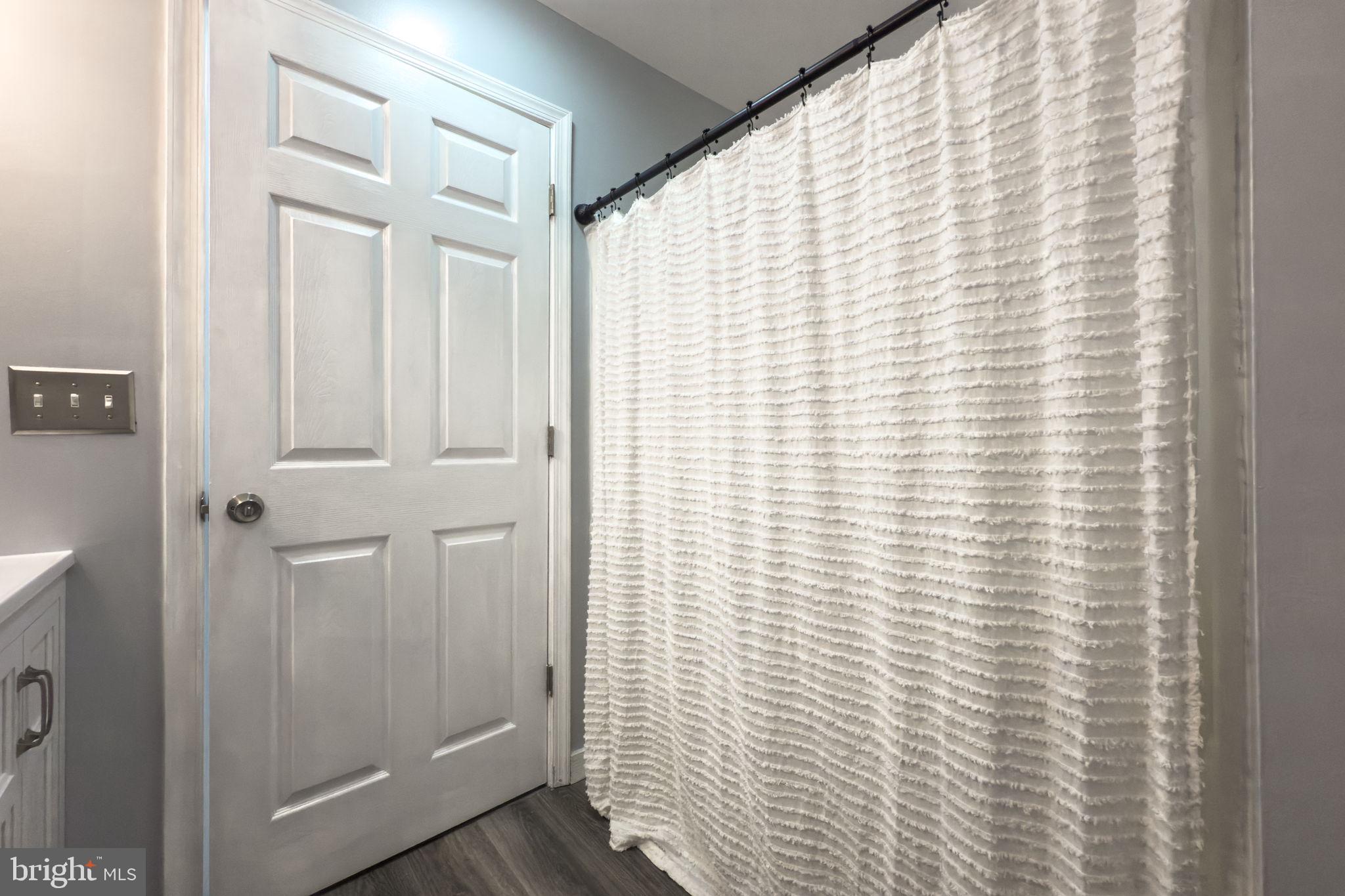 CAPTAIN'S COVE - Residential