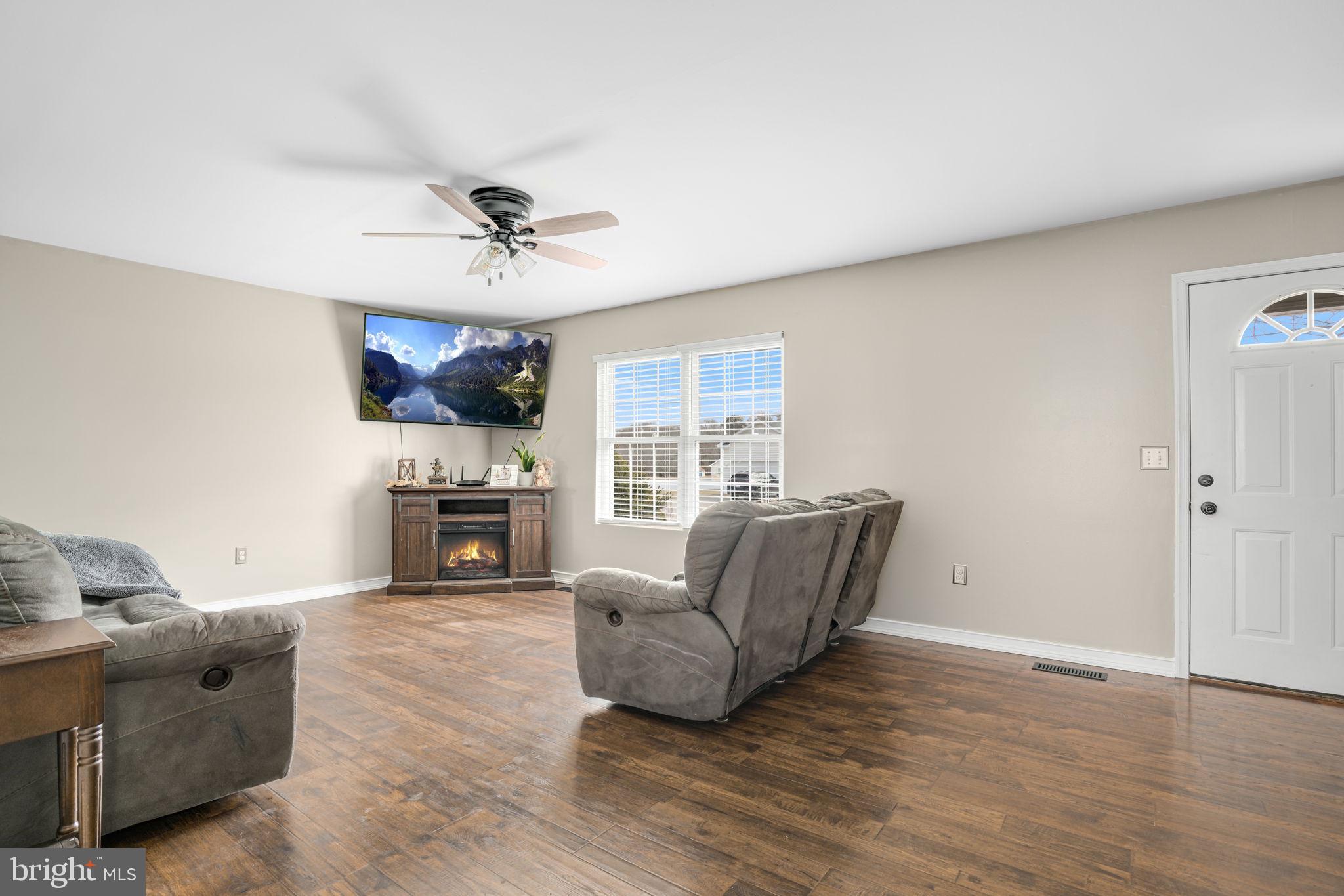 CAPTAIN'S COVE - Residential